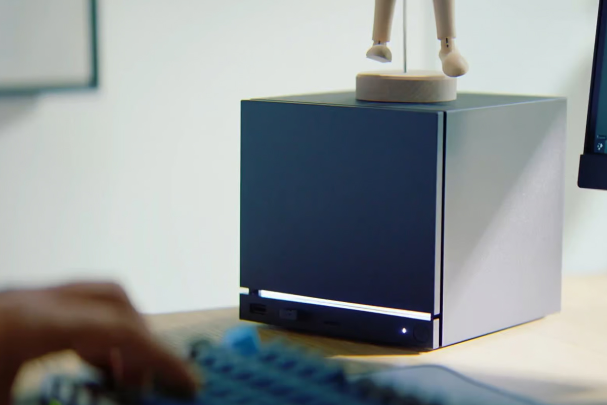 Valve'ın Steam Machine'i Linux Oyunculuğuna Yeni Bir Oturma Odası Atılımı Sunuyor